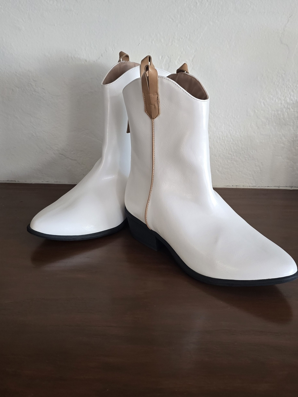 Journee Collection White Western Ankle Booties NIB Size 9 1/2M